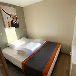 Le M1212 アパート アヴォリアズ